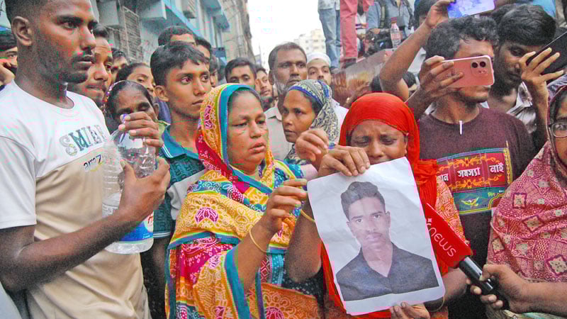 মিরপুরের আগুনে মৃতের সংখ্যা বেড়ে ১৬, আগুন এখনও জ্বলছে